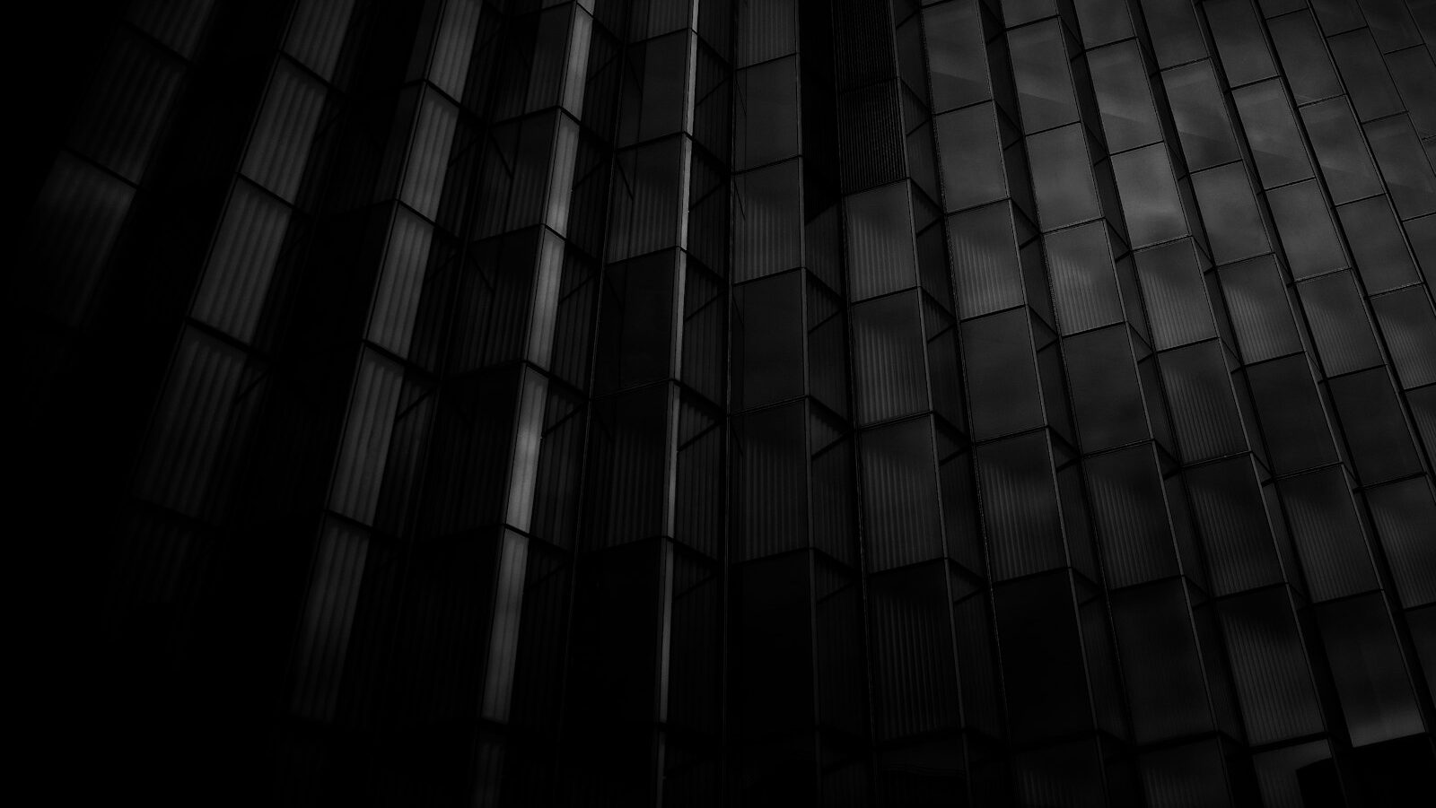 a black and white photo of a building